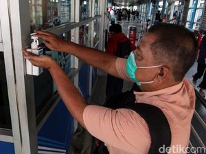 Refill Hand Sanitizer di Tempat Umum Bikin Boros, Bisakah Dipidana?