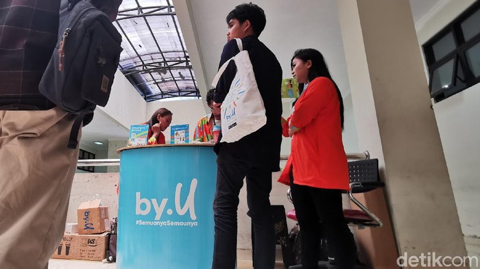 by.U di Acara detikcom Goes to Campus UNS Solo