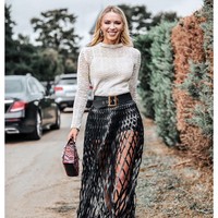 Postingan Anzhelika itu dipersonalisasikan olehnya dengan pesan ucapan selamat kepada para pria Rusia untuk memperingati Defender of the Fatherland Day atau yang juga dikenal sebagai Mens Day, secara tradisional berfokus pada prestasi militer dan menghormati mereka yang bertugas di tentara Rusia.  Foto: Instagram