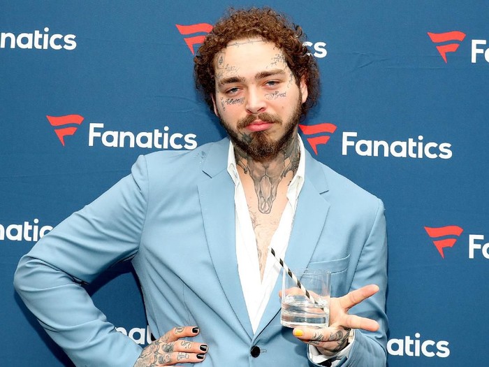 Post Malone MIAMI BEACH, FLORIDA - FEBRUARY 01: Post Malone attends Michael Rubins Fanatics Super Bowl Party at Loews Miami Beach Hotel on February 01, 2020 in Miami Beach, Florida. (Photo by Tasos Katopodis/Getty Images for Fanatics)