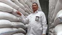 Direktur Utama Perum Bulog Budi Waseso atau Buwas memastikan stok beras untuk Idul Fitri 2020 aman.