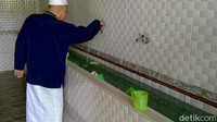 Sampel air tersebut tengah diperiksa di laboratorium dan dikirim ke Semarang.