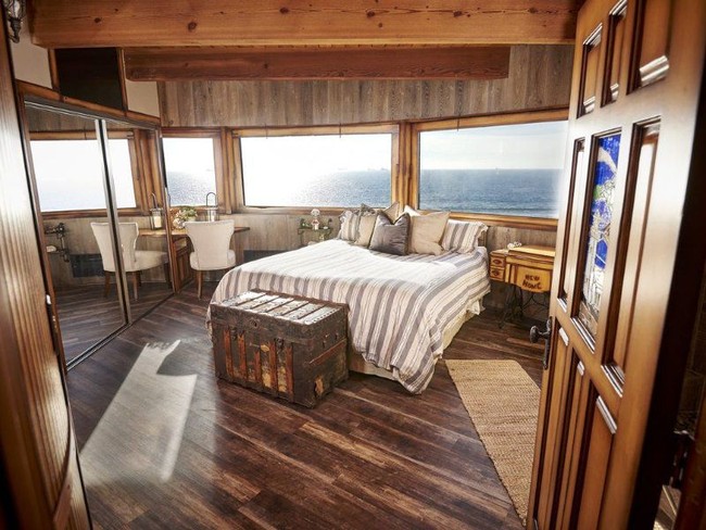 Kamar tidur utama dengan pemandangan pantai. (Foto: Dok. Tripadvisor)