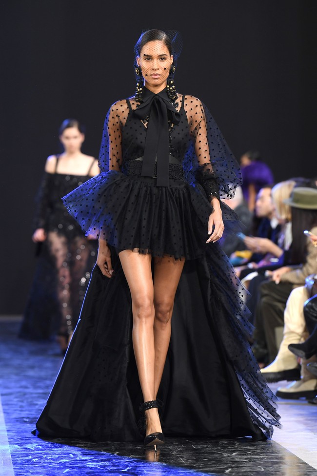 Elie Saab menampilkan koleksi busana musim gugur di Paris Fashion Week 2020, Paris, Prancis, Sabtu [29/2/2020]. Photo by Pascal Le Segretain/Getty Images.