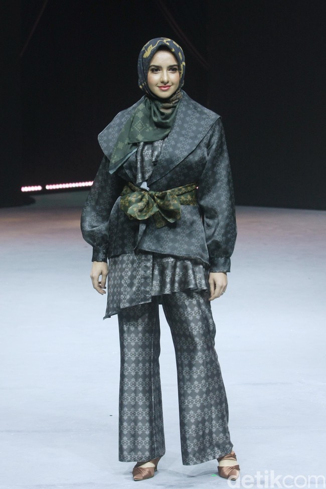 Etu by Restu Anggraini menampilkan koleksi terbaru di Muslim Fashion Festival 2020, Jakarta Convention Center, Jakarta. Sabtu [22/2/2020]. Foto: Mohammad Abduh/Wolipop