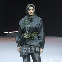 Etu by Restu Anggraini menampilkan koleksi terbaru di Muslim Fashion Festival 2020, Jakarta Convention Center, Jakarta. Sabtu [22/2/2020]. Foto: Mohammad Abduh/Wolipop