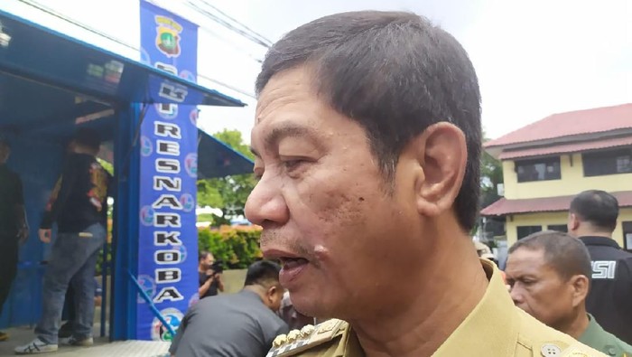 Wali Kota Jakbar Rustam Effendi