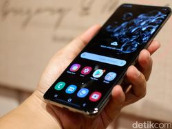 Bongkar Kotak Ponsel Samsung Harga Rp 18 Juta