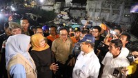 Gubernur Khofifah menuju lokasi bencana untuk meninjau langsung kondisi pasca kejadian dan sejauh mana penanganan bencana yang sudah dilakukan Bupati Jember Faida dengan jajarannya.
