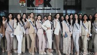 Para finalis Puteri Indonesia itu tiba di gedung KPK, Jalan Kuningan Persada, Jakarta Selatan, Selasa (3/3/2020) pukul 09.55 WIB. Mereka datang menggunakan satu bus.