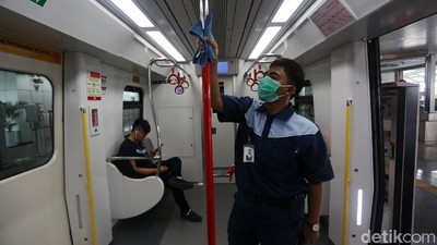 LRT Jakarta Dibersihkan Antisipasi Penyebaran Corona