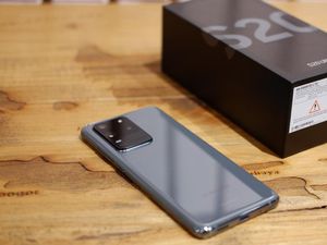 Unboxing Samsung Galaxy S20 Ultra