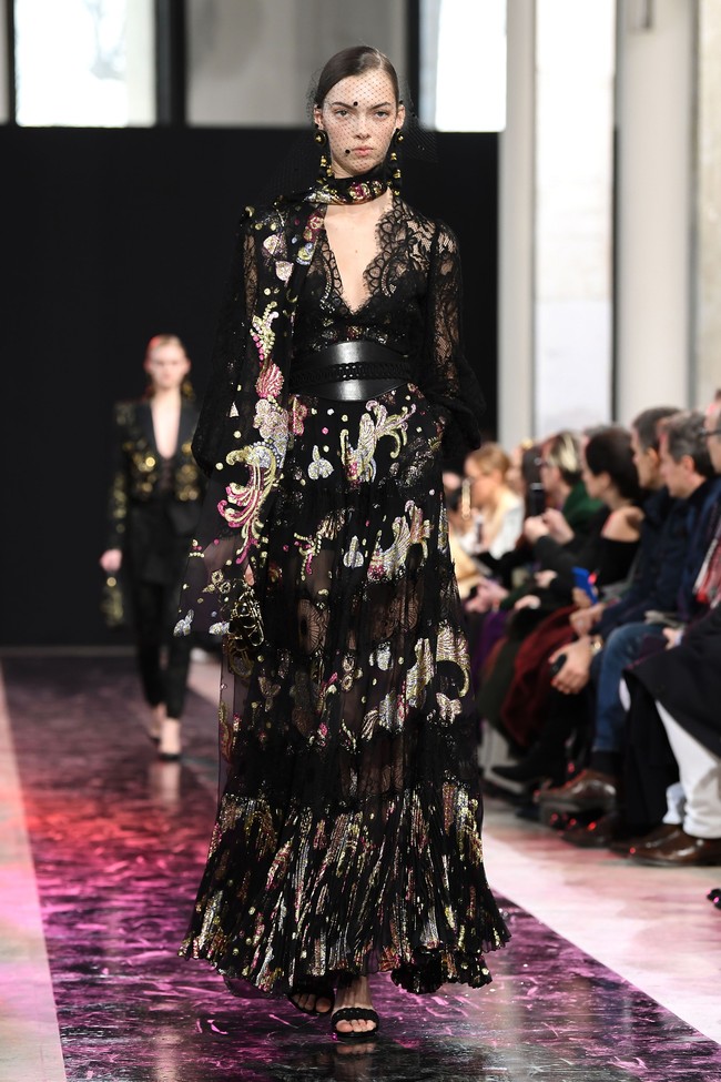 Elie Saab menampilkan koleksi busana musim gugur di Paris Fashion Week 2020, Paris, Prancis, Sabtu [29/2/2020]. Photo by Pascal Le Segretain/Getty Images.