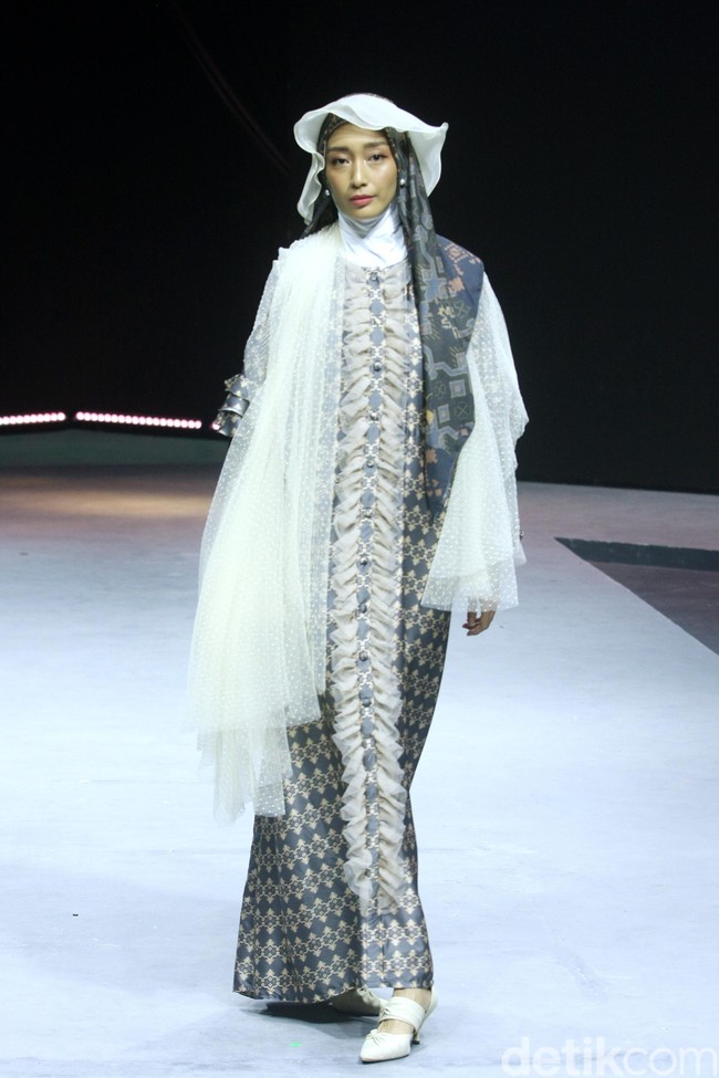 Etu by Restu Anggraini menampilkan koleksi terbaru di Muslim Fashion Festival 2020, Jakarta Convention Center, Jakarta. Sabtu [22/2/2020]. Foto: Mohammad Abduh/Wolipop