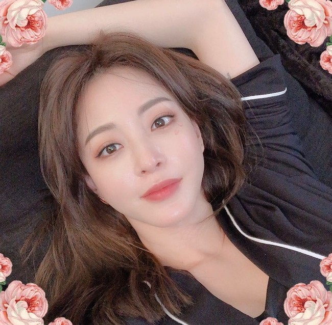 Han Ye Seul sendiri memang disebut sebagai salah satu ikon kecantikan Korea. Selain punya wajah rupawan, wanita kelahiran  Amerika Serikat tersebut juga punya kecantikan yang unik. Foto: Instagram @han_ye_seul_