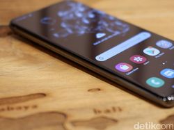 Bongkar Kotak Ponsel Samsung Harga Rp 18 Juta