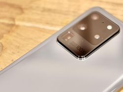 Bongkar Kotak Ponsel Samsung Harga Rp 18 Juta