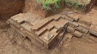 Sedangkan untuk batuan candi, di Candi Kunti batuannya terdiri dari susunan batu lebar dan tipis. Umumnya, candi di Dieng batu tersusun dari balok batu kecil-kecil. (dok. Kepala UPT Dieng/Istimewa)