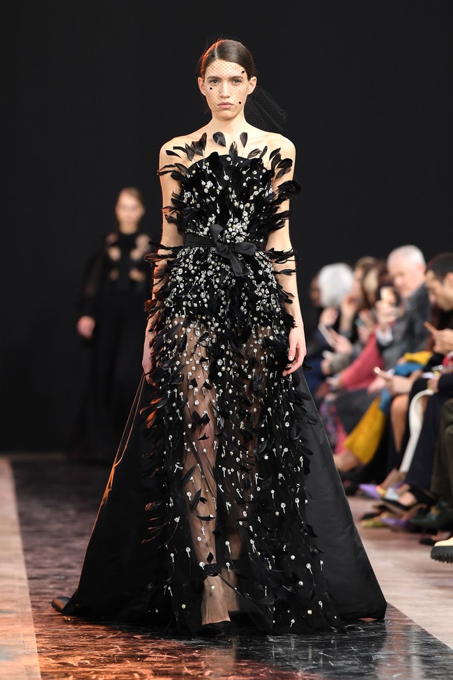 Elie Saab menampilkan koleksi busana musim gugur di Paris Fashion Week 2020, Paris, Prancis, Sabtu [29/2/2020]. Photo by Pascal Le Segretain/Getty Images.