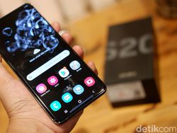 Bongkar Kotak Ponsel Samsung Harga Rp 18 Juta