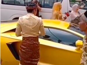 Jangan Baper, Pasangan Ini Geber Lamborghini Menuju Pelaminan