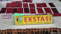Barang bukti yang dimusnahkan berupa 318 Kg ganja, 12,6 Kg sabu, 174 butir ekstasi dan 220 butir pil psikotropika.