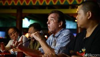 Pemilik Restoran Amigos Kemang menyatakan akan menutup restoran selama 14 hari ke depan. Selain menutup restoran, Ron meminta petugas medis mengecek lokasi tersebut.