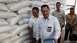 Cek Stok Beras, Buwas Kunjungi Gudang Bulog Gedebage