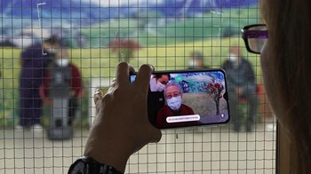 Hal itu dilakukan guna mengurangi kontak langsung dan mencegah penyebaran virus corona di pusat perawatan lansia tersebut. Sejumlah warga yang ingin mengetahui kondisi anggota keluarga mereka di pusat perawatan lansia itu dapat melakukan panggilan video melalui ponsel yang nantinya akan terhubung ke robot Temi yang berada di dalam pusat perawatan tersebut.