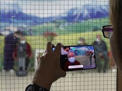 Robot Ini Bantu Lindungi Lansia di Hong Kong dari Corona