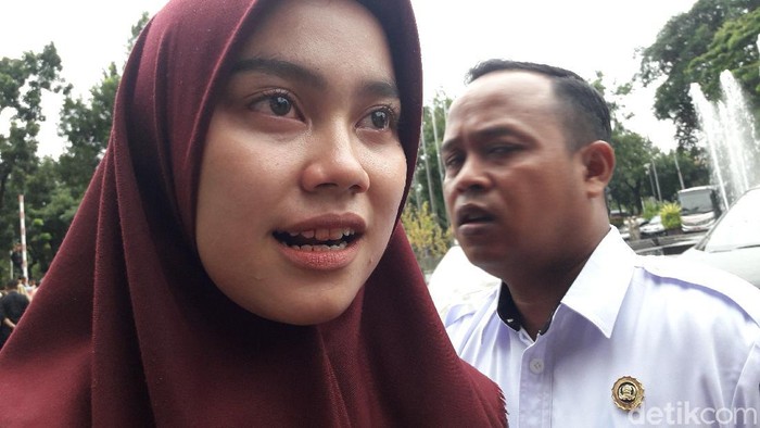 Demo tolak revitalisasi Monas di kantor Anies