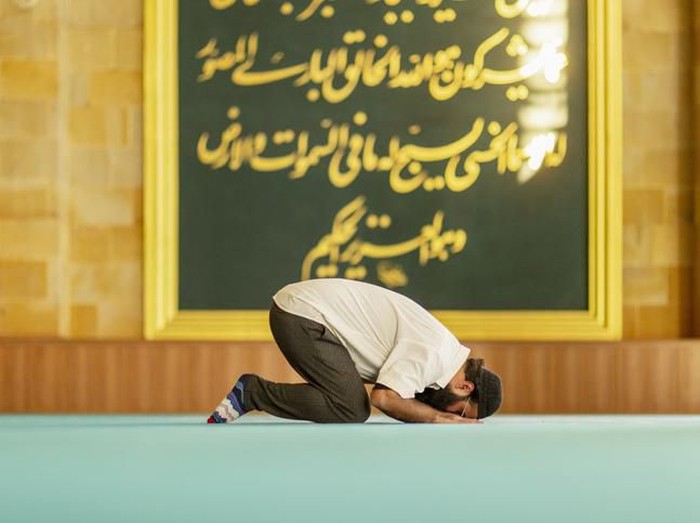 AI HamduLillah thanks to God of Islam, Arabic alphabet and Koran in hand - holy book of Muslims ( public item of all muslims )