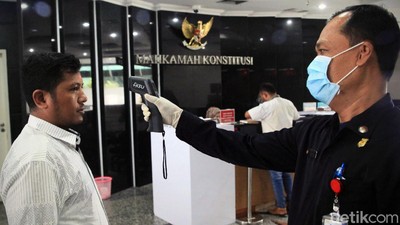 Pemeriksaan Suhu Tubuh Juga Diterapkan di Gedung MK