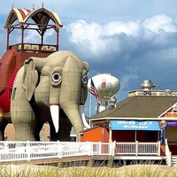 Jika kamu berminat untuk mencoba menginap di hotel unik ini maka kamu menyiapkan uang sekitar Rp 2 jutaan untuk satu malamya. Tertarik mencoba? Foto: Instagram Lucy The Elephant