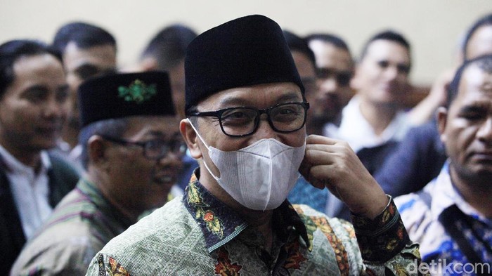Terdakwa dugaan suap dana hibah KONI, Imam Nahrawi kembali jalani sidang lanjutan di Pengadilan Tipikor. Disana Imam terlihat mengenakan masker.