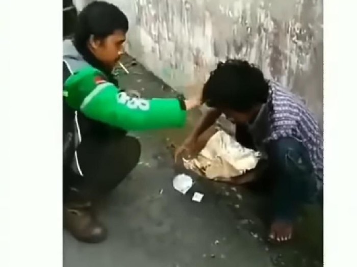 driver ojol beri makan orgil driver ojol beri makan orgil