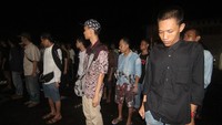 BP3TKI Pontianak mencatat terdapat 100 PMI (91 pria, 9 wanita) bermasalah yang ditangkap Imigrasi Semuja Serian Malaysia lalu kemudian dipulangkan ke Indonesia karena tidak memiliki paspor dan dokumen ijin kerja.