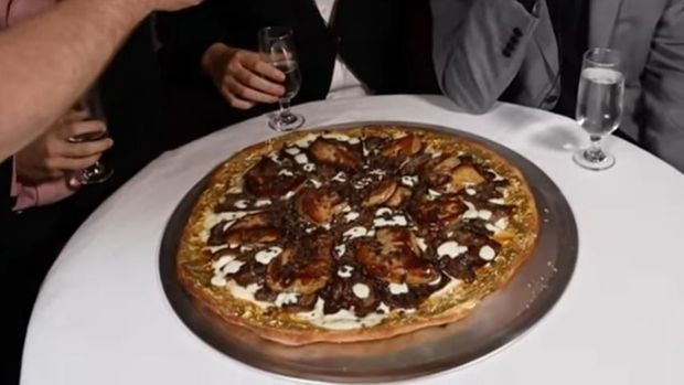 YouTuber Ini Cicip Makanan Paling Mahal, Ada Pizza Rp 1 Miliar!