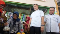 Menteri Sosial Juliari P Batubara bersama Dirjen Penanganan Fakir Miskin Andi ZA Dulung meluncurkan Program Sembako di Kabupaten Bengkulu Utara.