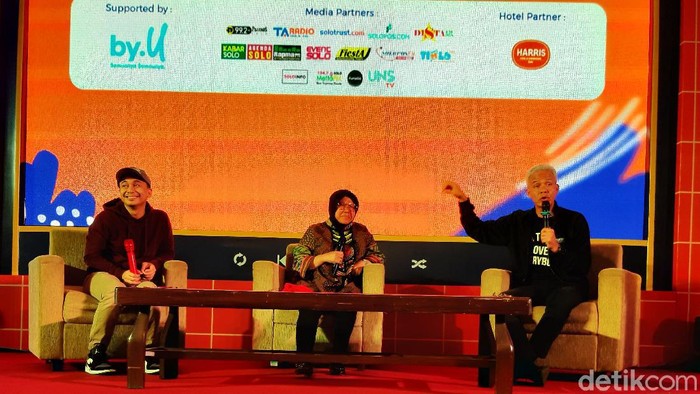 Ganjar Pranowo dan Tri Rismaharini di dYouthizen UNS Solo, Rabu (4/3/2020).