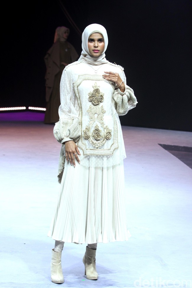 Fashion show terbaru busana muslim Ayu Dyah Andari bertajuk Oase di Muslim Fashion Festival 2020, Jakarta Convention Center, Jakarta, Sabtu [22/2/2020]. Foto: Mohammad Abduh/Wolipop.