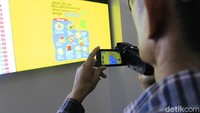 Warga bisa menelepon ke hotline 119 atau 08112093306. Perhari ini sudah ada 225 sambungan telepon ke hotline dan 63 telepon dari nomor ponsel tersebut dan akan dilayani segala kebutuhan informasinya.