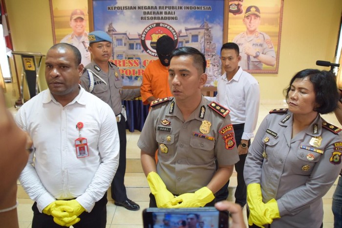 Kapolres Badung AKBP Roby Septiadi saat rilis kasus kepsek cabuli siswi (Dok. Istimewa)