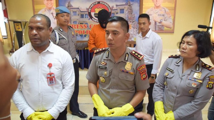Kapolres Badung AKBP Roby Septiadi saat rilis kasus kepsek cabuli siswi (Dok. Istimewa)