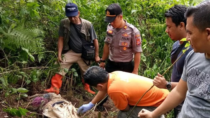 Mayat Perempuan Terbungkus Karung di Bandung Barat