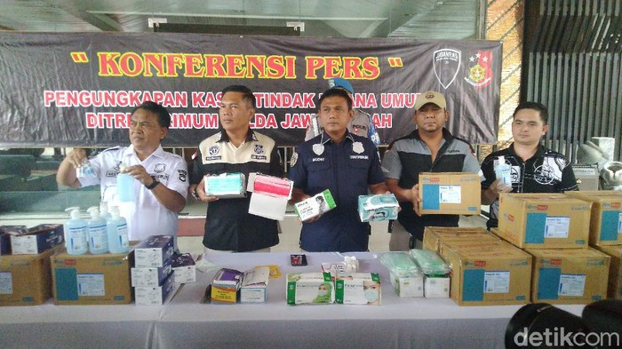 Polda Jateng mengamankan tiga orang terkait dugaan penimbunan masker dan antiseptic, Rabu (4/3/2020).