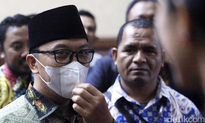 Terdakwa dugaan suap dana hibah KONI, Imam Nahrawi kembali jalani sidang lanjutan di Pengadilan Tipikor. Disana Imam terlihat mengenakan masker.
