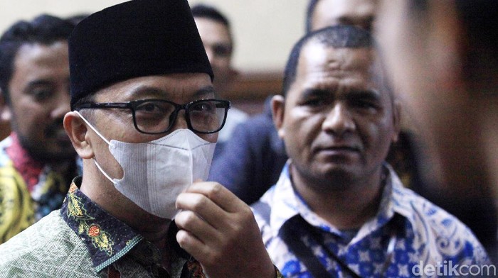 Terdakwa dugaan suap dana hibah KONI, Imam Nahrawi kembali jalani sidang lanjutan di Pengadilan Tipikor. Disana Imam terlihat mengenakan masker.