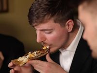 YouTuber Ini Cicip Makanan Paling Mahal, Ada Pizza Rp 1 Miliar!