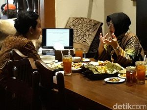 Dipandu Risma, Gibran Kuliah Singkat Tata Kota di Rumah Makan Solo